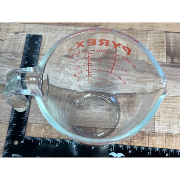 Pyrex 2-Cup Glass Measuring Cup With Red Markings - Picture 3 of 4